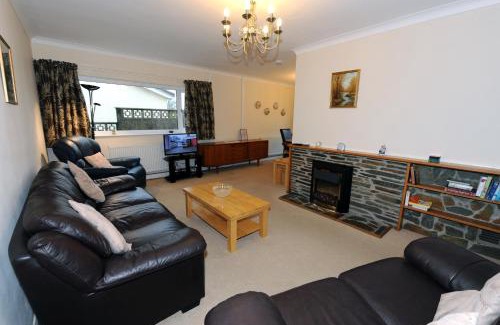 Saundersfoot Casa | Glan Heulog - Near to Beach, Pet Friendly