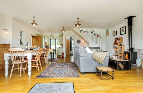 Pembroke Casa | Glan y Mor, Holiday Home Freshwater East, Sleeps 6, 3 bedrooms, bathrooms