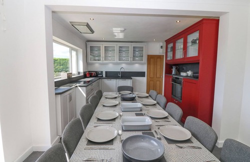 Ty Croes Cabaña | GLANFFRAW, pet friendly, country holiday cottage in Aberffraw