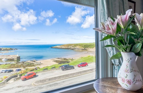 Cemaes Bay Cabaña | Glasfryn - sleeps 12 guests in 6 bedrooms