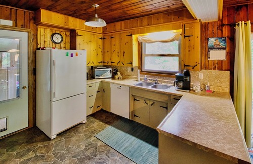 Bayfield Cabaña | Glass Tile Cottage: Classic Bayfield Cottage Across The Road From The Lake!