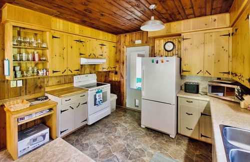 Bayfield Cabaña | Glass Tile Cottage: Classic Bayfield Cottage Across The Road From The Lake!
