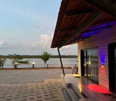 Tonse West Cabina | Glasswater by THE BACKWATER HOMESTAY