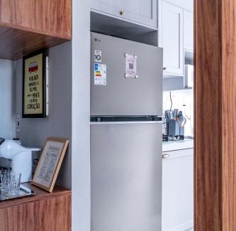 Gleba Fazenda Palhano Apartamento | Gleba impecável, sacada envidraçada, ar, lava-seca
