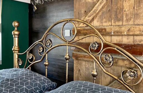 Schmidtheim Casa | Gleis 1, Eisenbahn Waggon mit Whirlpool und Ofen