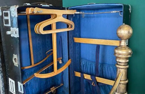 Schmidtheim Casa | Gleis 1, Eisenbahn Waggon mit Whirlpool und Ofen