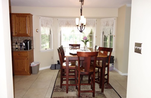 Narvon Casa | Glen Oaks Colonial Home