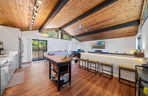 Fern Valley Cabina | Glen View Retreat- Spa/Fireplaces/ Ping Pong Table!