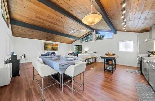 Fern Valley Cabina | Glen View Retreat- Spa/Fireplaces/ Ping Pong Table!