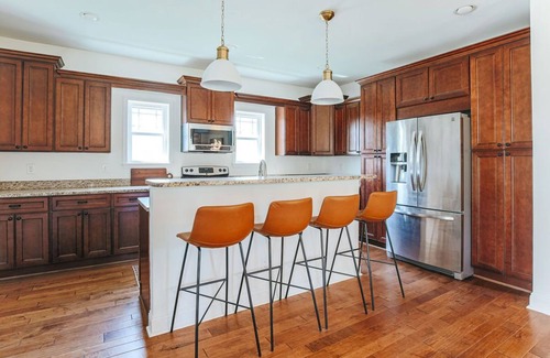 Afton Casa | Glenbrae- Luxury 5br Farmhouse, Mountain Views, just off 151