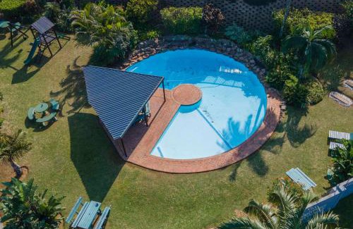 Umhlali Beach Apartamento | Gleneagles, loadshed free, sea view, Salt Rock swimming beach 50m away