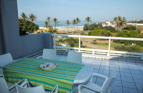 Umhlali Beach Apartamento | Gleneagles, loadshed free, sea view, Salt Rock swimming beach 50m away