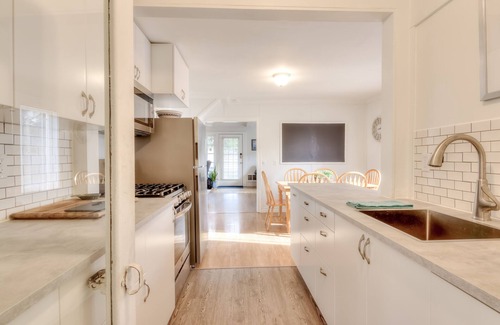 Gleneden Beach Casa | Casa recientemente remodelada en Gleneden Beach con Fire Pit y Large Fenced Yard