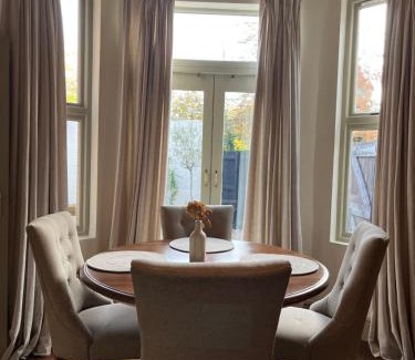 Woodhall Spa Apartamento | Glenesk Flat 2 with private courtyard