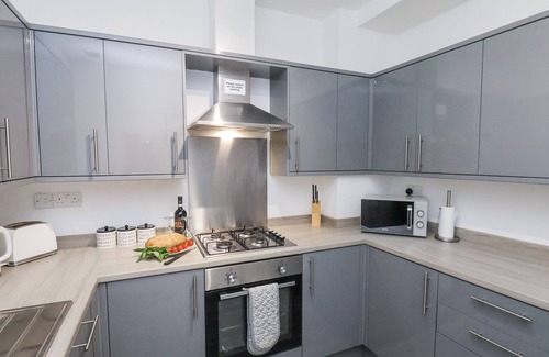 Redcar Cabaña | GLENHOLME APARTMENT 2, pet friendly in Redcar