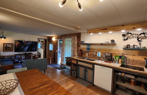 Klamath Casa | Glenkirk: custom retreat near the redwoods, Pacific Ocean, and Klamath River