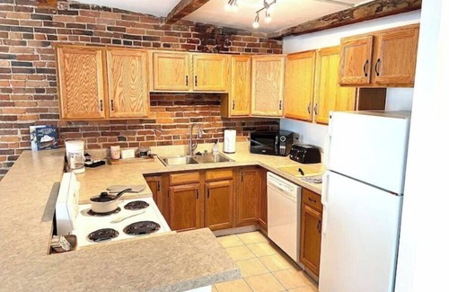 Glens Falls Apartamento | Glens Falls City Loft - All NEW Inside!