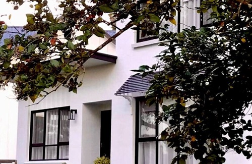 Yarra Glen Casa | Glenview Park Cottage and Farm Stay 3 bedrooms with fireplace. Yarra Glen