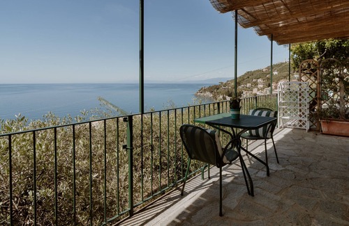 Sori Apartamento | Gli Ulivi Home apartamento de dos habitaciones frente al mar con terraza en el piso y piscina