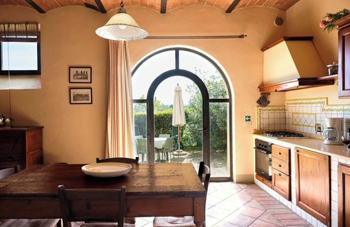 Tavarnelle Val di Pesa Apartamento | Glicini 1, holiday home with pool 30' from Florence