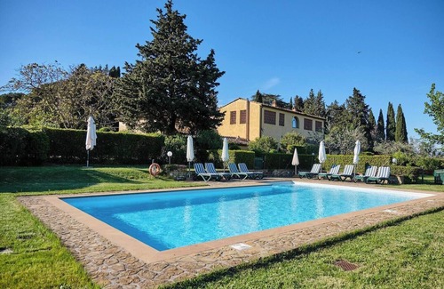 Tavarnelle Val di Pesa Apartamento | Glicini 1, holiday home with pool 30' from Florence