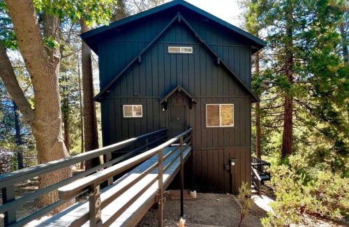 Blue Jay Chalet De Esquí | Glimmer Chalet Treetop A-frame cabin lake view