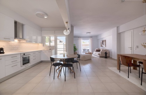 Amarousion Apartamento | Glistening 2BR Apartment in Marousi