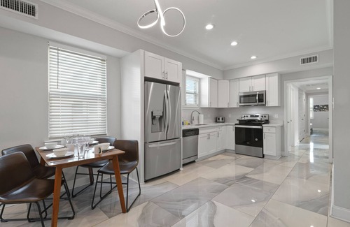 Tulane - Gravier Casa | Glistening New Superdome Group Home w/10 Beds, Parking, Patio, Grill and 5 Bath