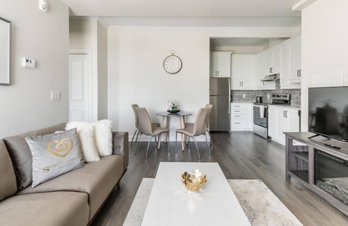 Smiths Falls Apartamento | GLOBALSTAY . Rideau Private Apartment w Kingsize bed. Parking.