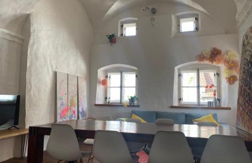 Schwarzach Casa | Glockenturm der Schlosskapelle von 1600 - Renaissance trifft auf die Gegenwart und beschert einen kunterbunten Urlaub für die ganze Familie mitten im Bayerischen Wald