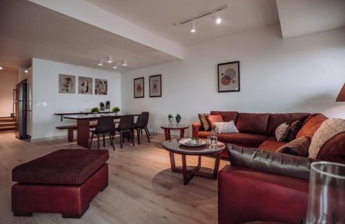 Kfardebian Apartamento | Gloom 3-BR Apt in Tilal Faqra