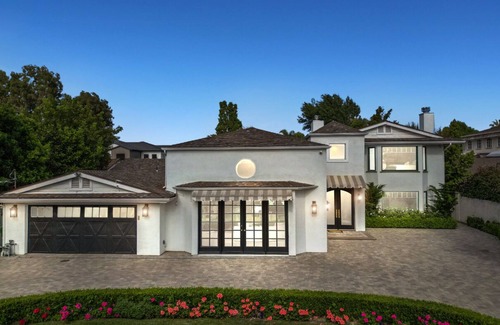 Encino Villa | Gloria - Traditional Home with Contemporary Styling in the heart of Encino