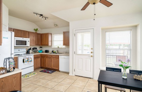 Wetmore Casa | Glorious 3 bedroom home/Near Randolph AFB/No stairs.