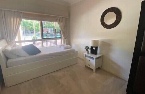 Helensvale Casa | Glorious Family Hideaway with Palatial 6BR 4B
