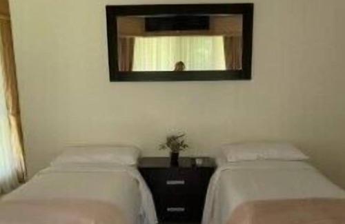 Helensvale Casa | Glorious Family Hideaway with Palatial 6BR 4B
