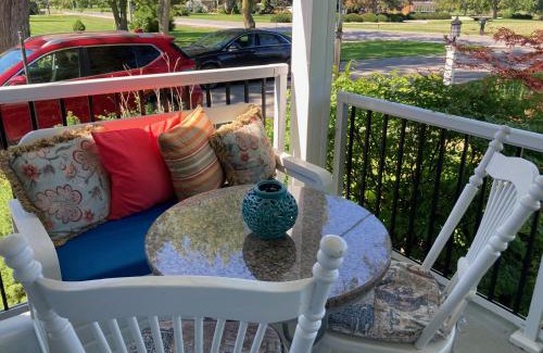 Town of Essex Cama Y Desayuno | Glorious Gardens Bed and Breakfast