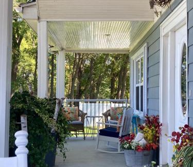 Town of Essex Cama Y Desayuno | Glorious Gardens Bed and Breakfast