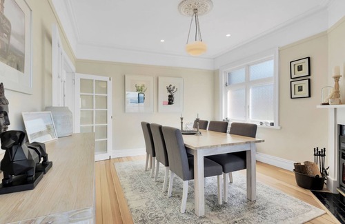 West Hobart Casa | Glorious Views - beautiful 1925 heritage house
