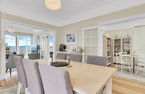 West Hobart Casa | Glorious Views - beautiful 1925 heritage house