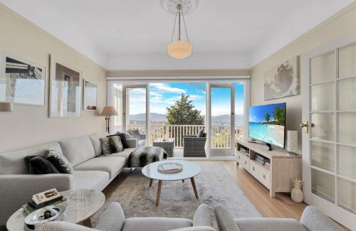 West Hobart Casa | Glorious Views - beautiful 1925 heritage house