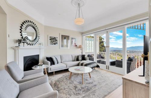 West Hobart Casa | Glorious Views - beautiful 1925 heritage house