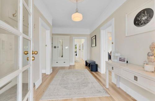 West Hobart Casa | Glorious Views - beautiful 1925 heritage house