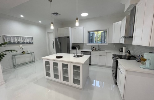 Coral Harbour Condominio | Glory Shores - Beautiful 2 Bedroom Beach Haven