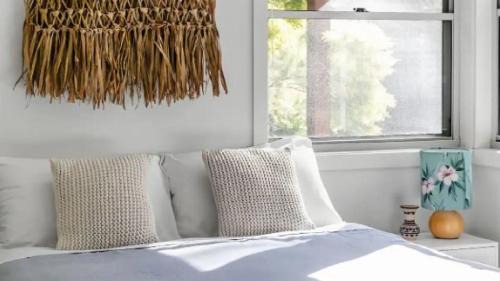Valla Beach Casa | Glossies Coastal Retreat - Relax, Escape, Pets on Request
