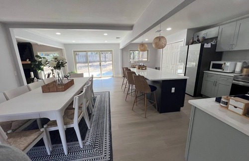 Vance Jackson Casa | Glow House
