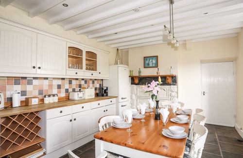 Harlech Cabaña | GLYN MORFA, pet friendly, character holiday cottage in Harlech