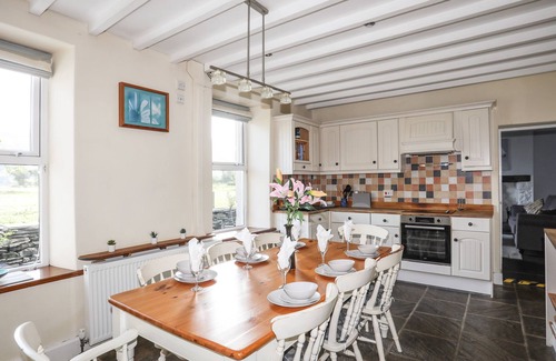 Harlech Cabaña | GLYN MORFA, pet friendly, character holiday cottage in Harlech