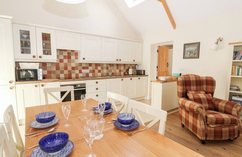 Moylegrove Cabaña | GLYN YR EFAIL, pet friendly, character holiday cottage in Cardigan