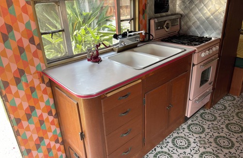 Allied Gardens Casa | Go back in time in this 1956 restored 30’ Airfloat Landyacht trailer