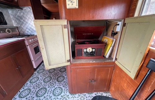 Allied Gardens Casa | Go back in time in this 1956 restored 30’ Airfloat Landyacht trailer